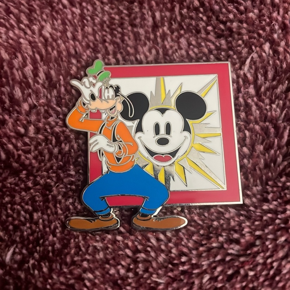 Mickey Mouse And Goofy Cartoon Disney Pin Trading